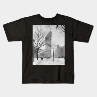 Flatiron Building in Winter, 1902. Vintage Photo Kids T-Shirt